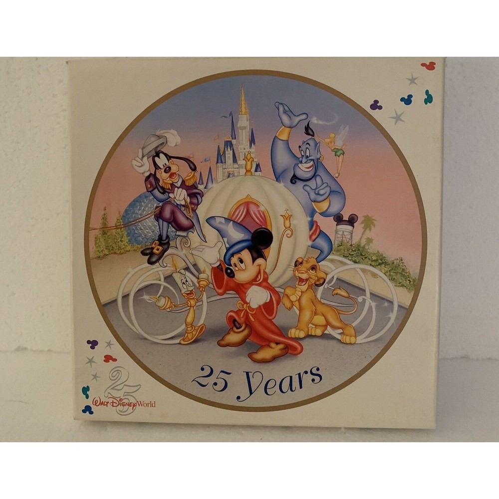 Walt Disney World 25 Year Anniversary Plate 1996 Genie Simba Lumiere  Goofy BOX